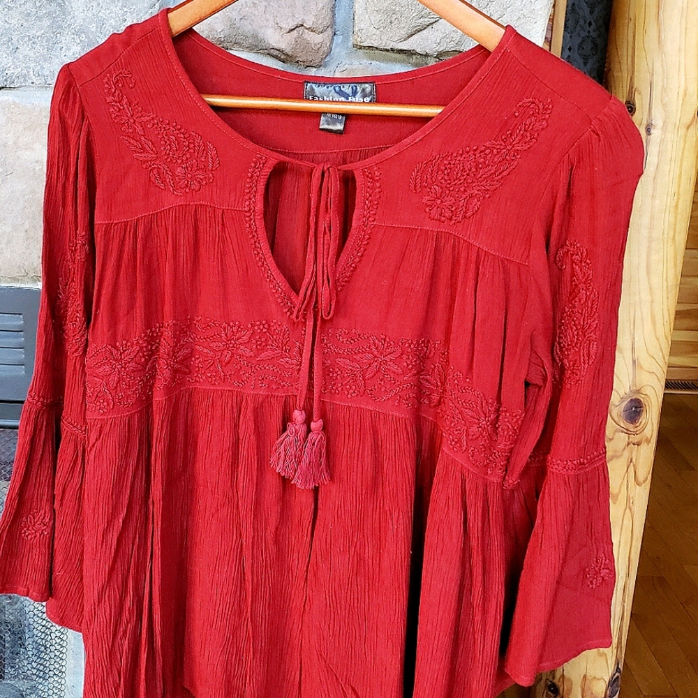 🛍 Bundle and Save 3/$20 Red Peasant shirt (M)